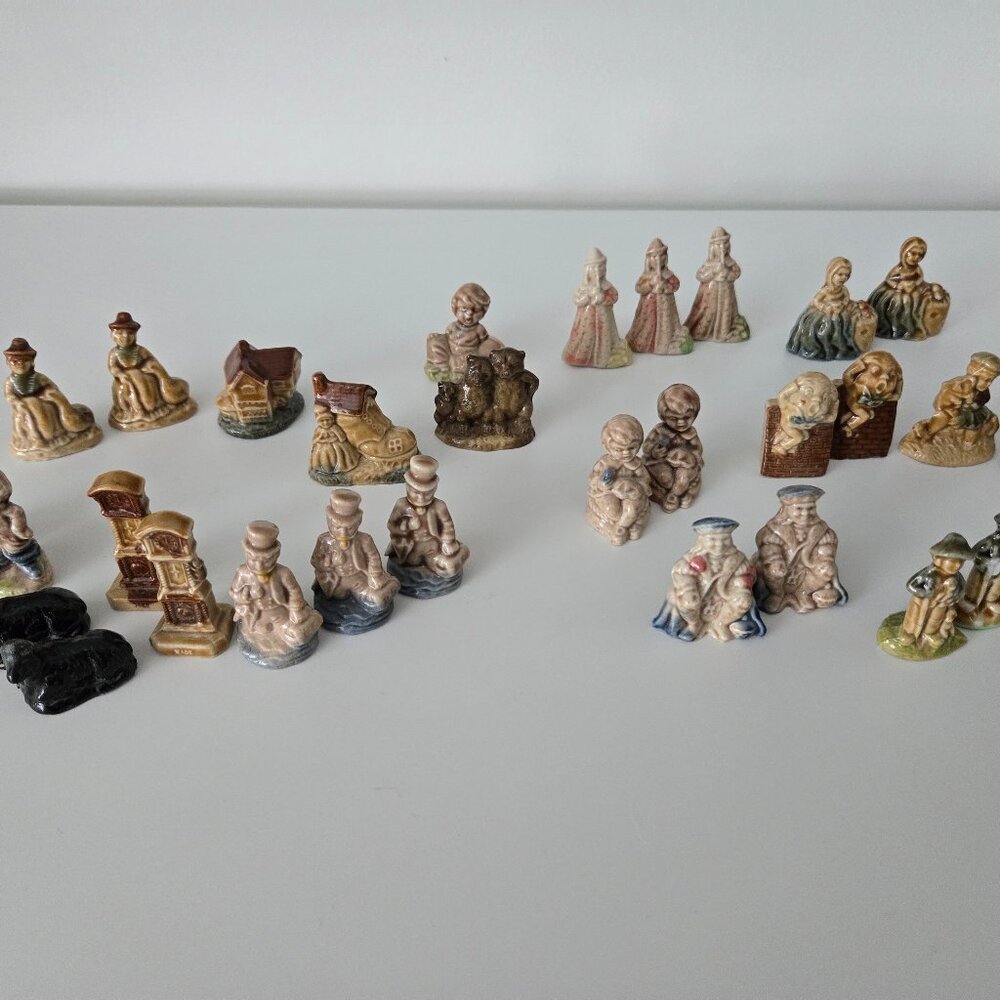 Red Rose Tea - Nursery Rhyme Figurines (31)